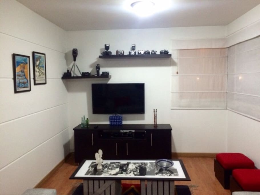 TV con cable y acceso a internet.