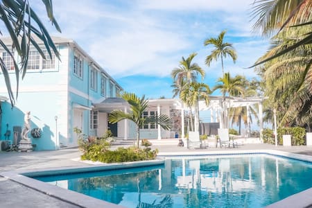 Ocean views and pool in paradise!
