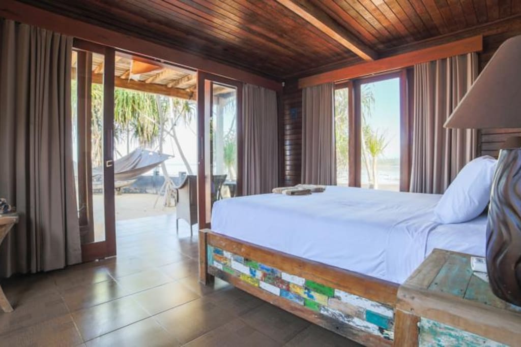 The bedrooms with exotic view with aircon
