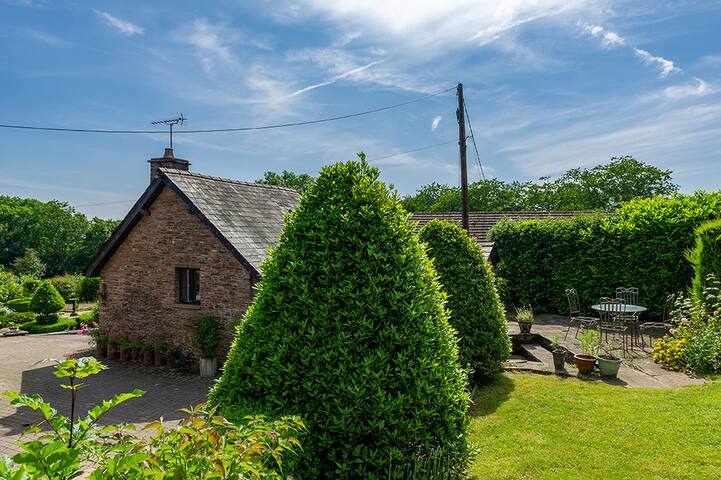 Luxury Cottage Friendly Local Pub On Offa S Dyke Cottages For
