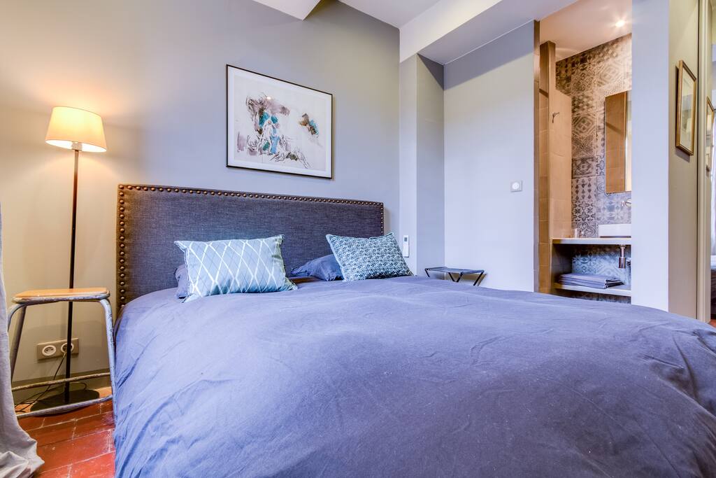 Chambre 1 avec salle d'eau privative