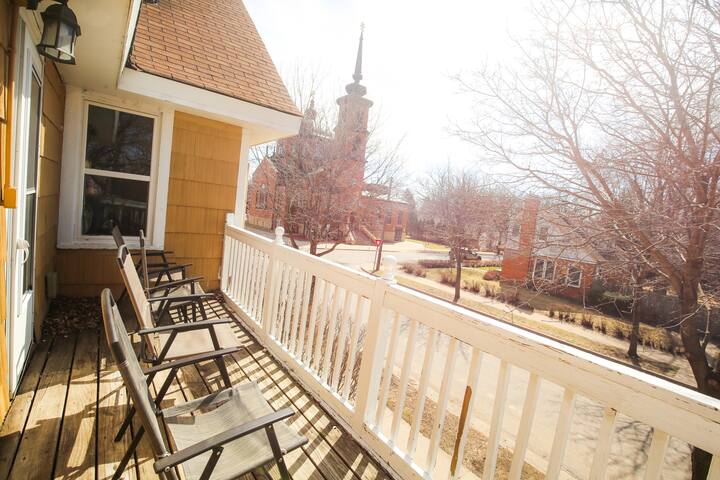 Entire 8BR Historic Mansion in the NE Arts Dist gallery image 5