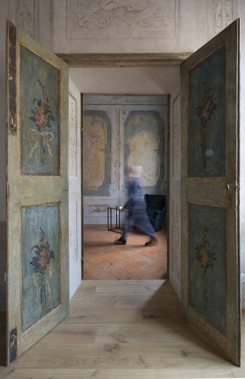 180 sqm frescoed apartment in the center of Mantua