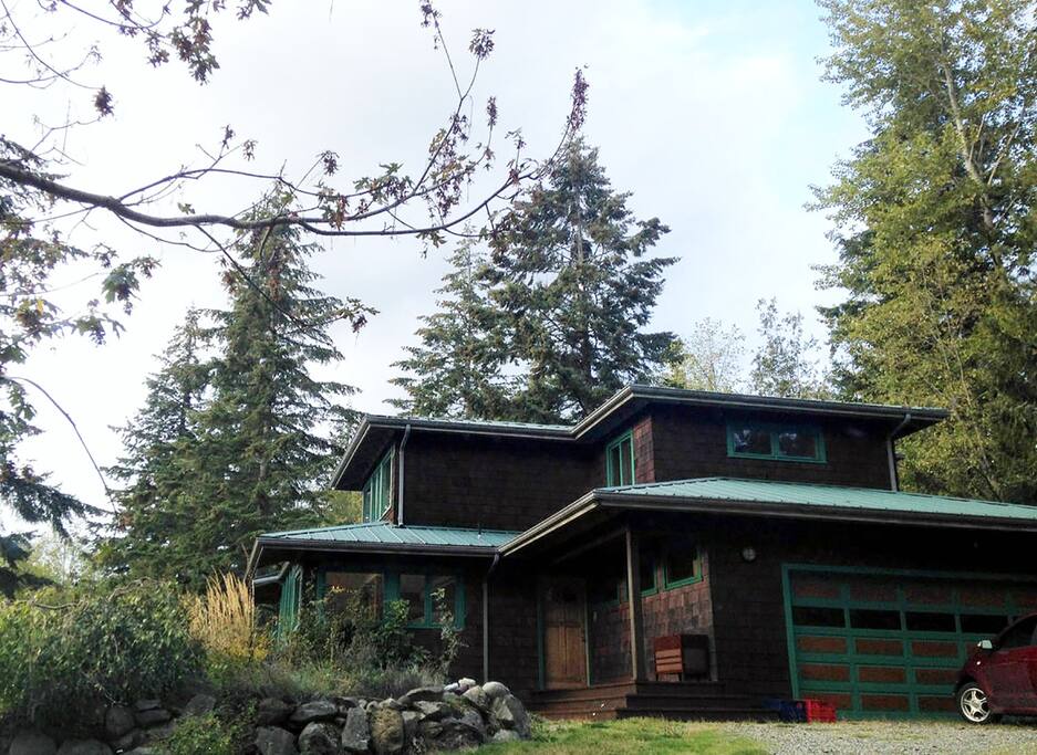 Welcome to your home away from home! This is the view from the driveway as you pull into the parking area and the front entrance.