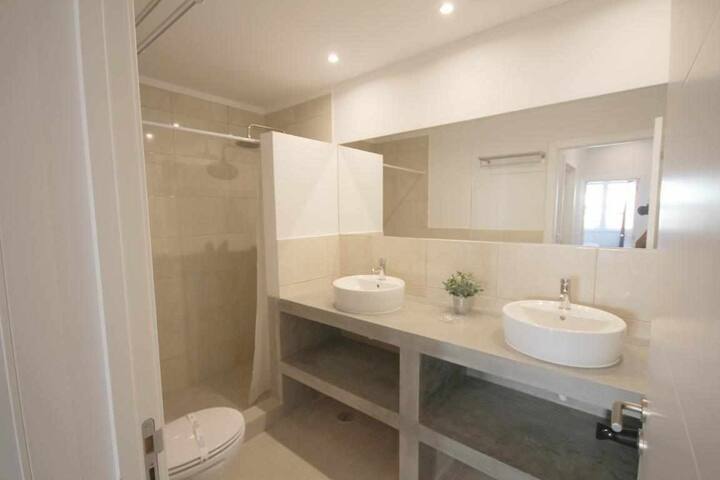 T4 Lisbon Domus 74 by amcf – 4 gallery image 5