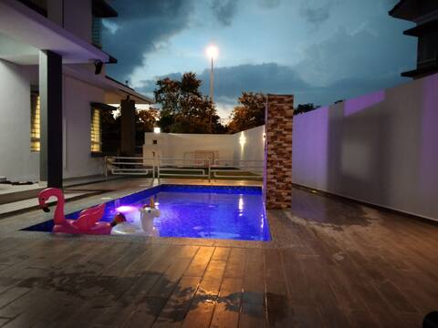 Villa with private Pool and Sauna @ Nilai,