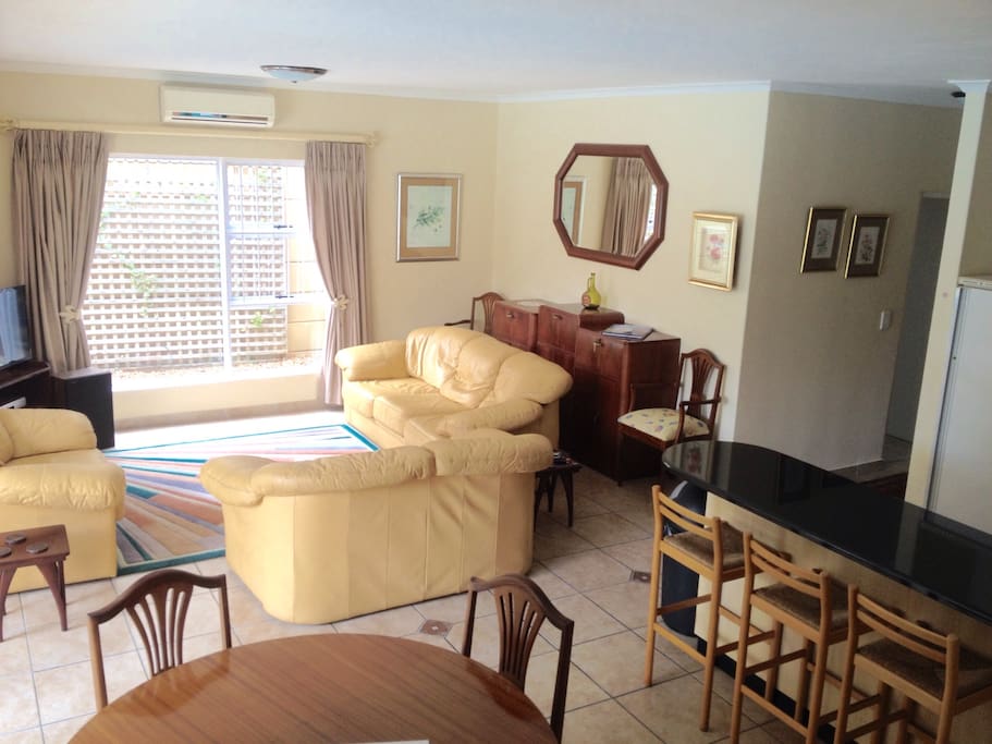 Open plan lounge, dining area and kitchen