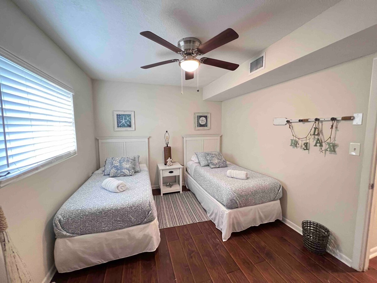 ห้องนอนที่สองพร้อมเตียงแฝดคู่