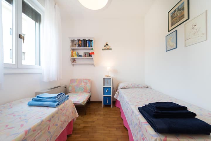 Ოთახი ტყუპი საწოლებით