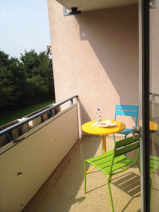 Sonnenbalkon Zugang vom Wohnzimmer/ sunny balcony excess from the living room