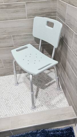 Peaceful Retreat Near White Rock and Arboretum. gallery image 3