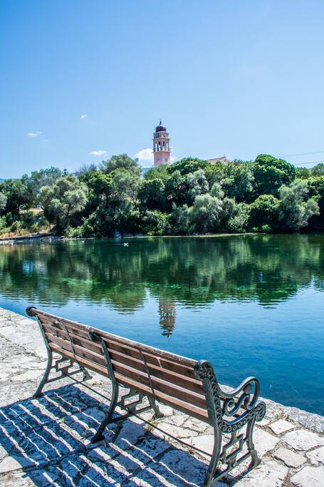 karavomilos lake