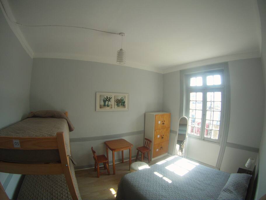 Habitación A: 14 metros cuadrados.