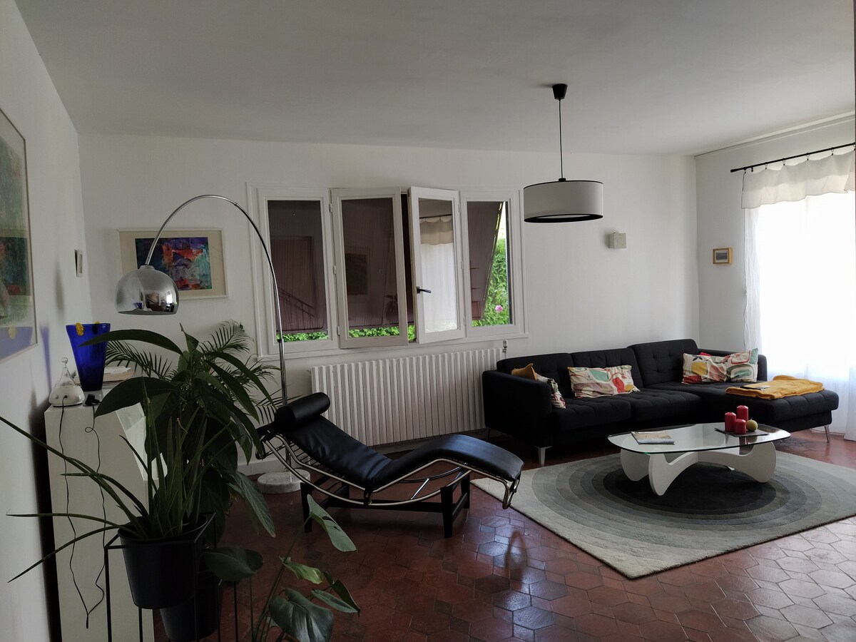 საზიარო მისაღები ოთახი