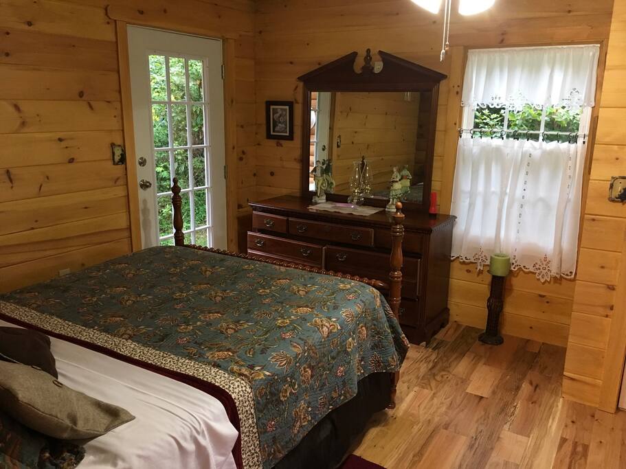 Maple Bedroom with queen size bed