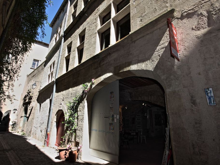 façade de la bâtisse XVIe siècle entièrement rénovée