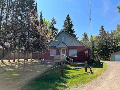 Modern Cabin Within Walking Distance of Town!