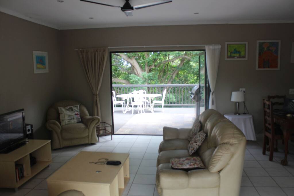 lounge looking onto main deck, thru folding doors