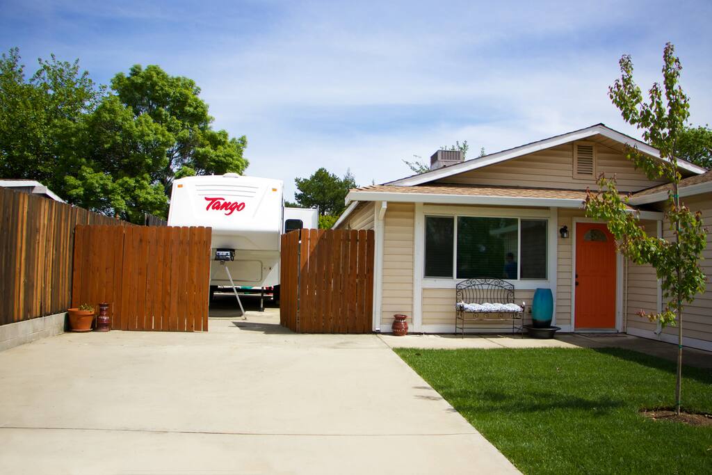 Guests can enjoy private parking and lodging access