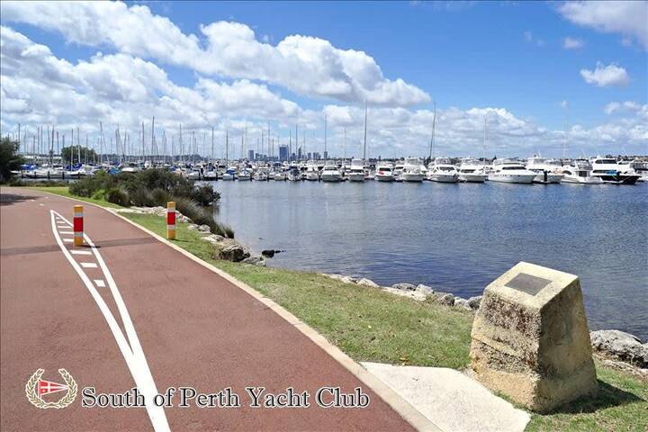 Generous Riverside Living*3BR Swan River*Heathcote gallery image 3