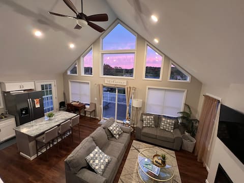 Blue Haven Lake House, hot tub & nearby beach