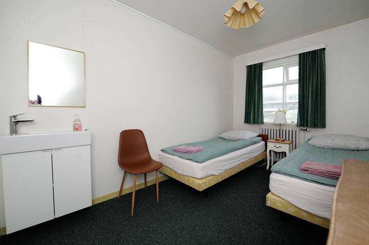 Arsalir guesthouse twin room with shared bathroom