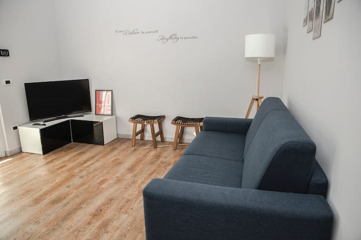 Soggiorno - TV - NETFLIX / LIVING ROOM NETFLIX SOFA' BED