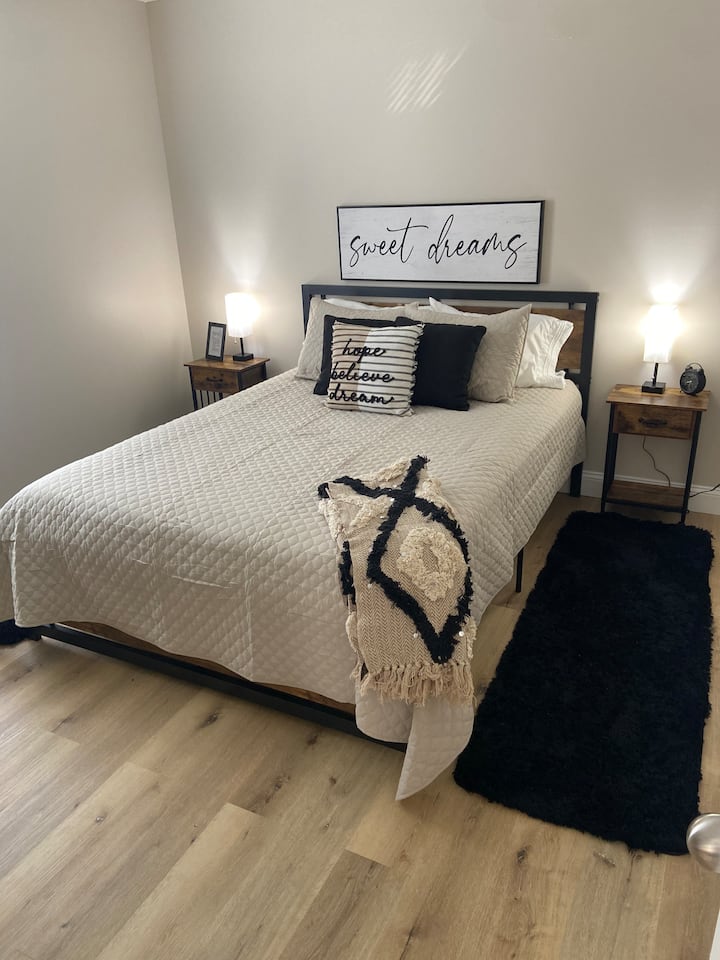 Glavna spavaća soba s bračnim krevetom (širine 150 - 179 cm)