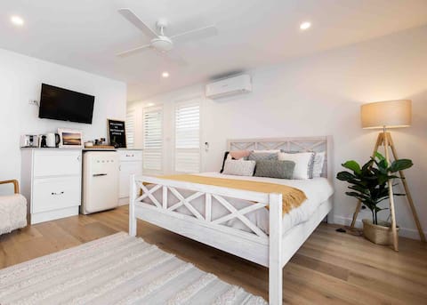 Top performing Airbnb: Waterview Studio in Central Coast Council