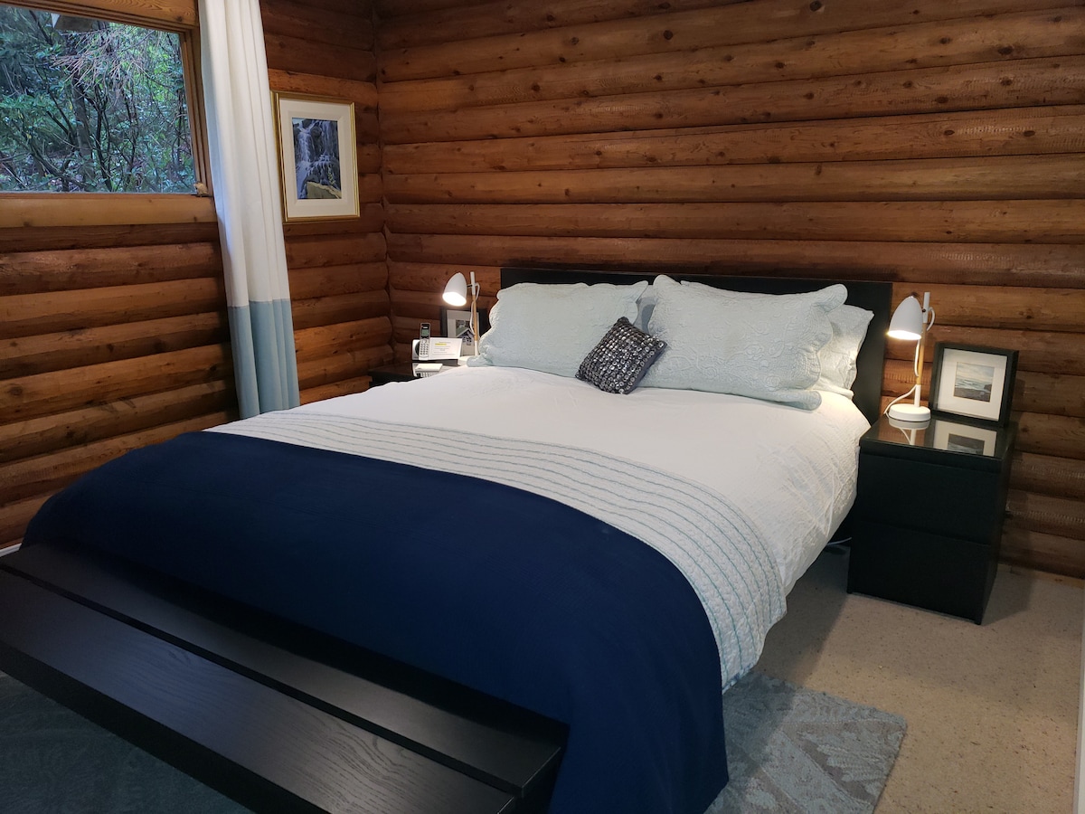 Hoofdslaapkamer met queens