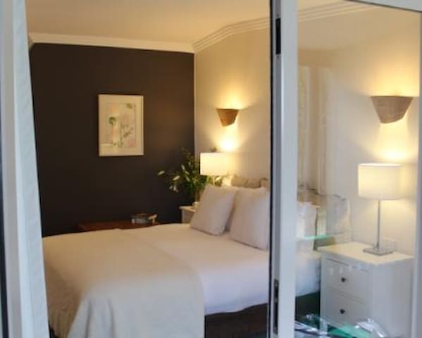 Hunter Valley  studio room with verandah and views