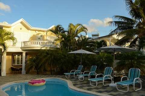 Splendid Villa in Pereybère with private pool