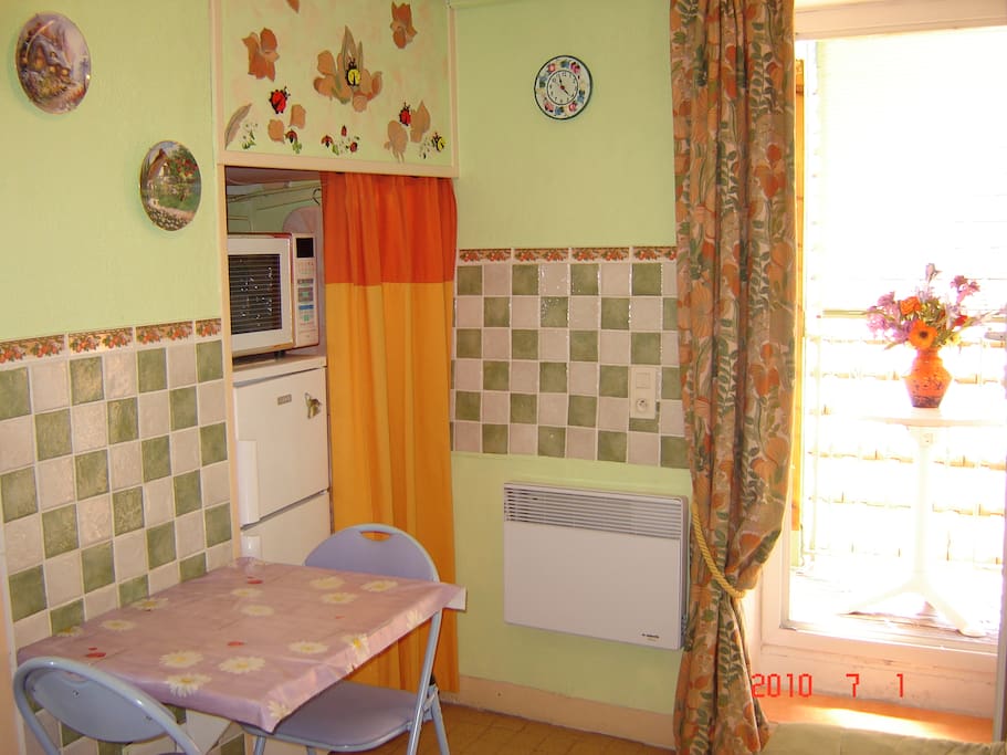 Côté cuisine et balcon sud