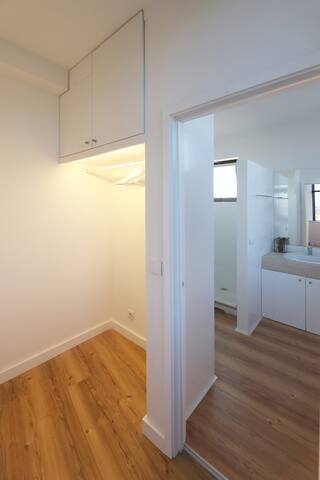 Porto Stunning Central Penthouse – Free parking gallery image 5