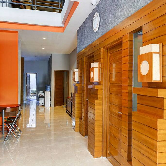 Hallway / Corridor