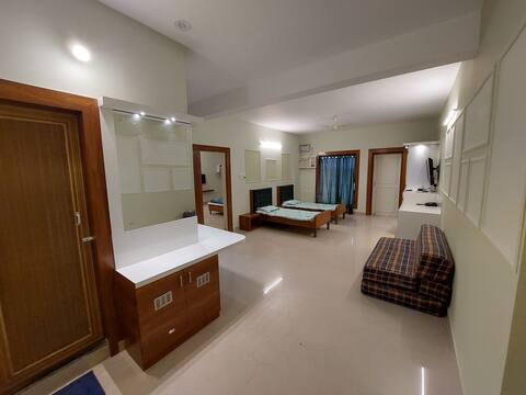 Lovely 2 room Condo with balconies