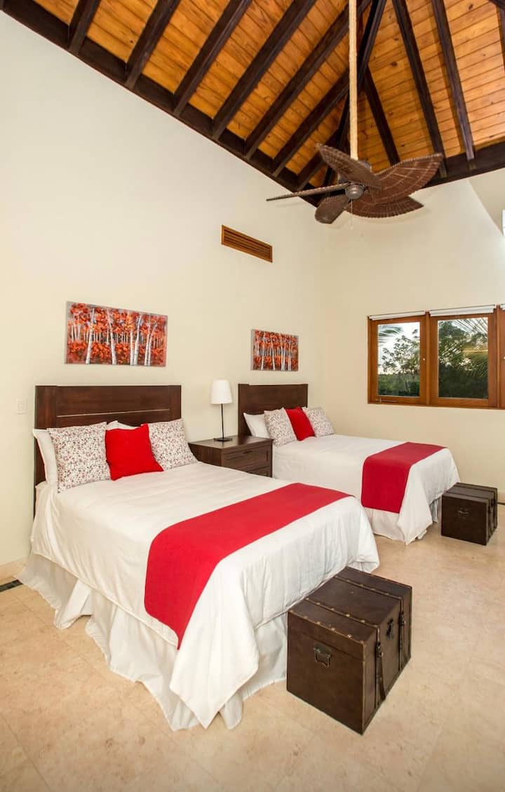 2 SPAVAĆE SOBE PUNE VELIČINE