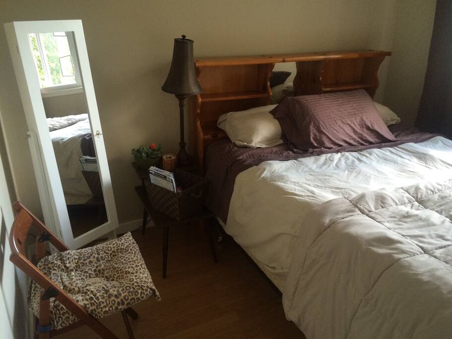Private room, queen size bed.