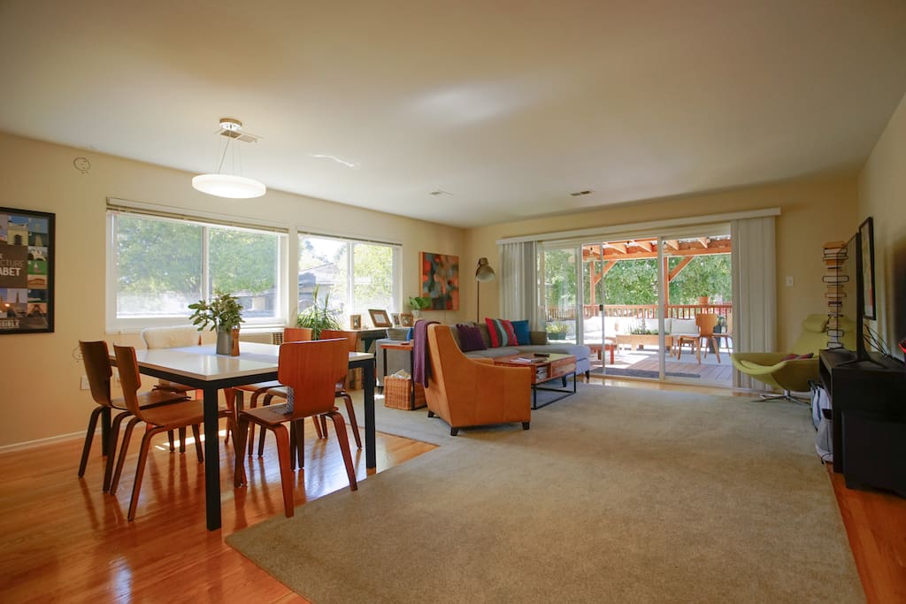 Dining area, facing the patio