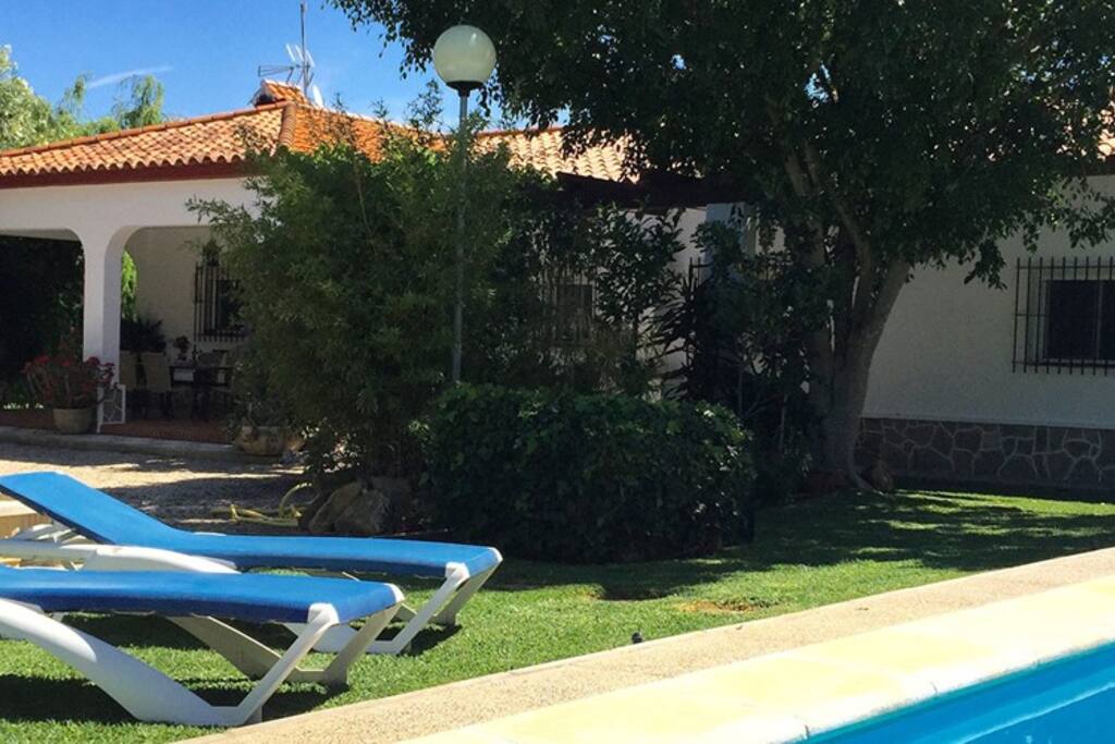 Pool und Haus