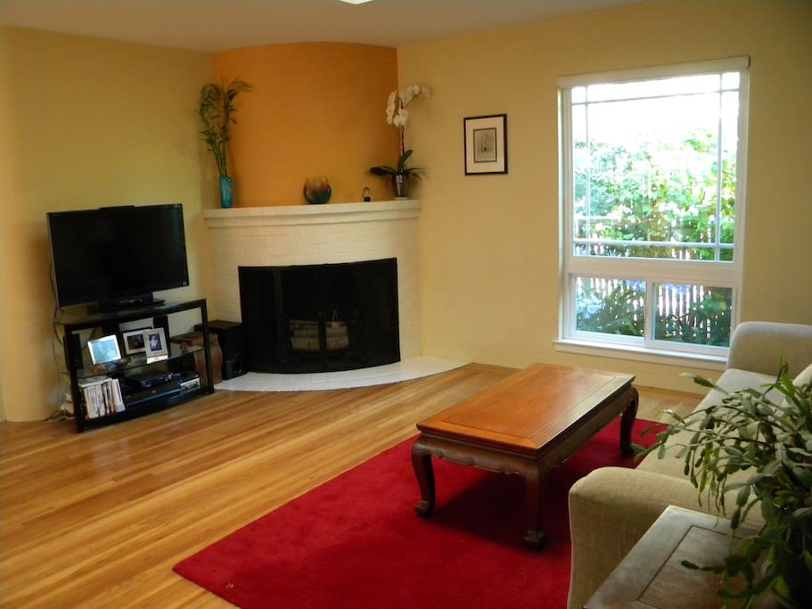 Curved fireplace