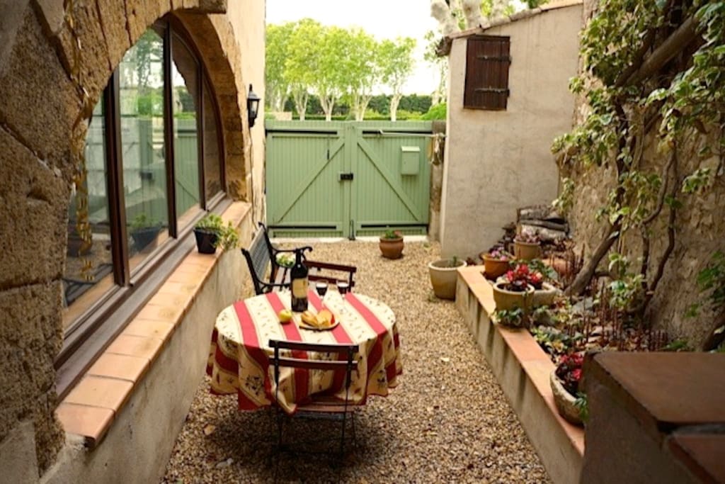 Enclosed courtyard for BBQ and alfresco dining!