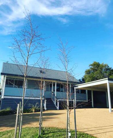 McCrae Beach, Sleeps 9, water views, renovated gallery image 5