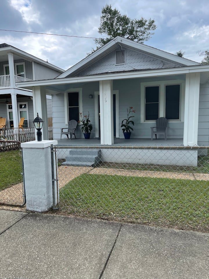 Gonzalez Getaway. In the heart of Pensacola. Houses for Rent in