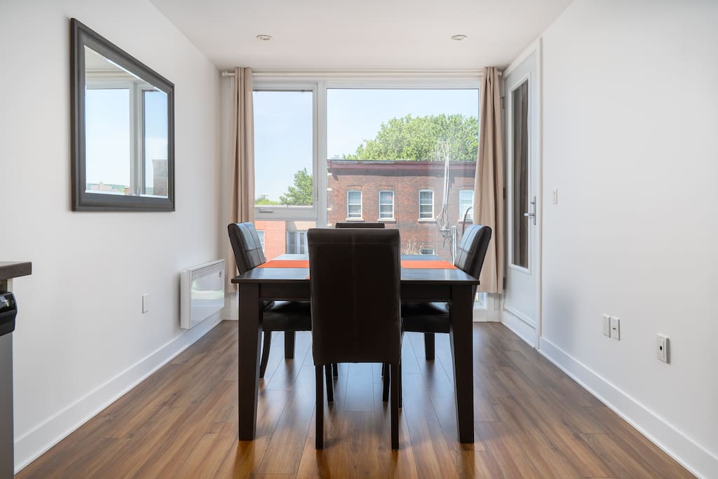 DINNING ROOM
Expandable, Thai wood dining table that accommodates 4, 6, or 8 guests.
4 leather chairs.
Extra-large window offers plenty of natural sunlight.
Dimmable recessed lighting to set the right ambiance.