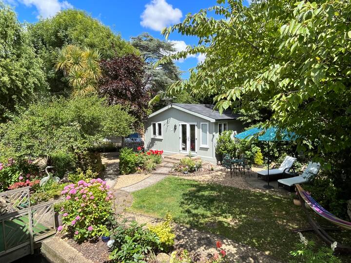 Hampton Court, Molesey Holiday Rentals & Homes Molesey, United