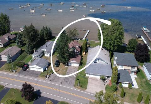 Beautiful Lakefront Home right by the Sandbar!