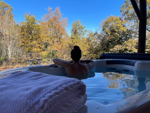 Cozy Buffalo River Cabin Getaway with hot tub!!