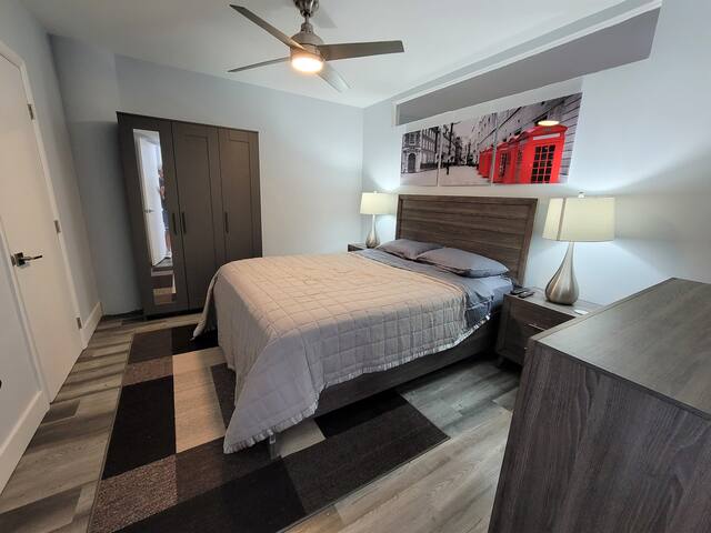 AMAZING 2BR 2BA NEWLY RENO BEACHFRONT W/BEACH VIEW gallery image 3