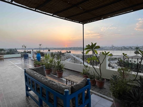Private & Central 2BR in West Bank - Nile View